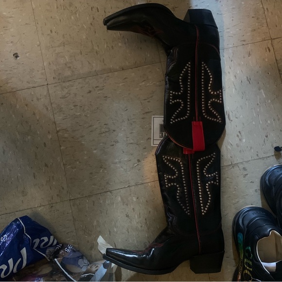 Frye Black Cowboy Red Studded Leather Women’s Western Daisy Duke 77780 - Picture 8 of 14